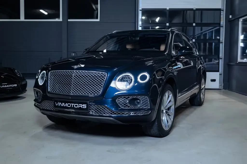 Main__Slider__Photo:Bentley Bentayga 6.0/W12/4WD/Pano/Massage/360/ACC 03/2017-0