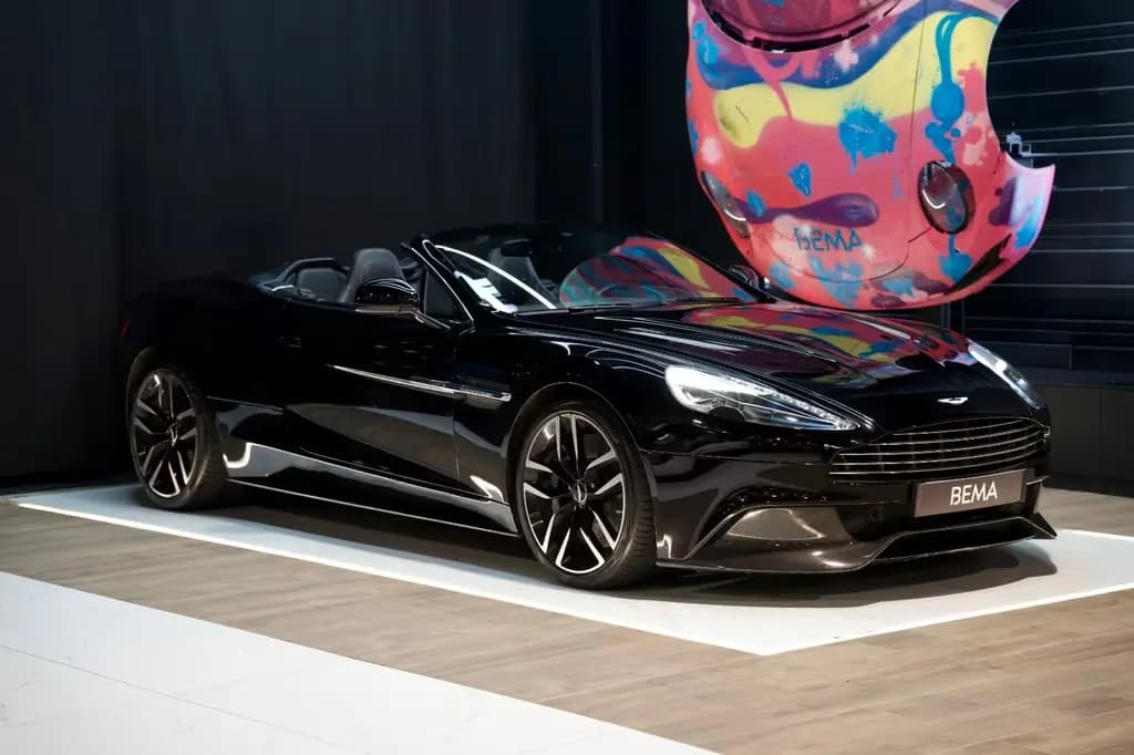 Main__Slider__Photo:Aston Martin Vanquish volante*B&O*Carbon ceramic*Onyx Black 10/2016-0