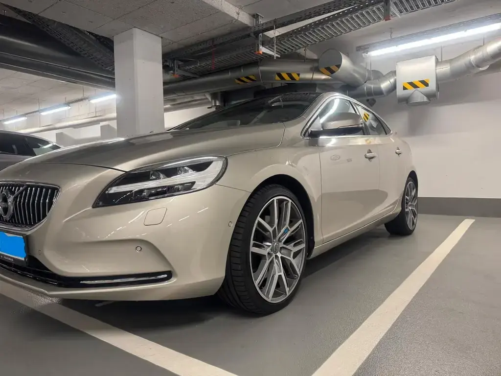Main__Slider__Photo:Volvo V40 T5 Geartronic Inscription + Polestar Parts 06/2017-1