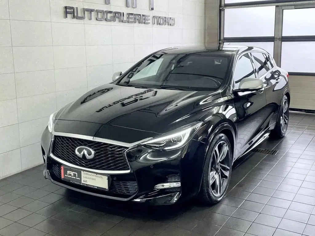 Main__Slider__Photo:Infiniti Q30 S AWD Premium City Black AFS+Leder+Navi 03/2017-1