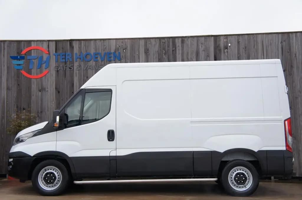 Main__Slider__Photo:Iveco Daily 35S12 2.3 HPi Hi-Matic L2H2 AHK 85KW Euro6 01/2018-0