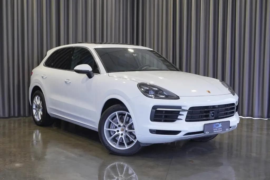 Main__Slider__Photo:Porsche Cayenne Basis 06/2022-0