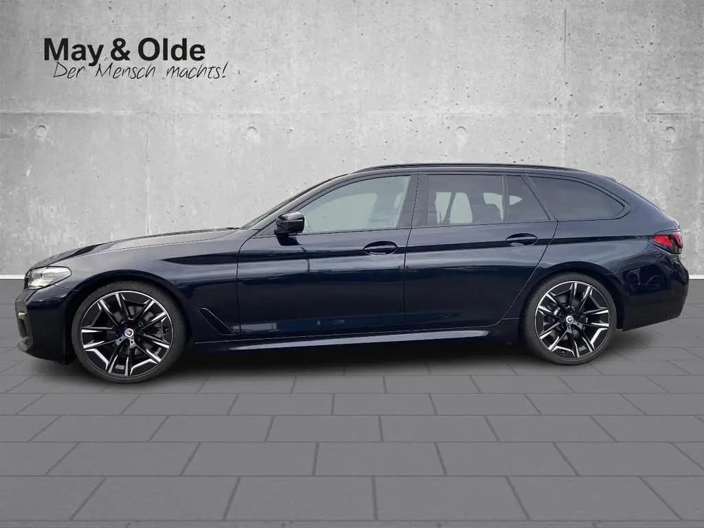 Main__Slider__Photo:BMW 5 Series 520 d Touring M Sport HUD Navi Leder LED PA 01/2023-0