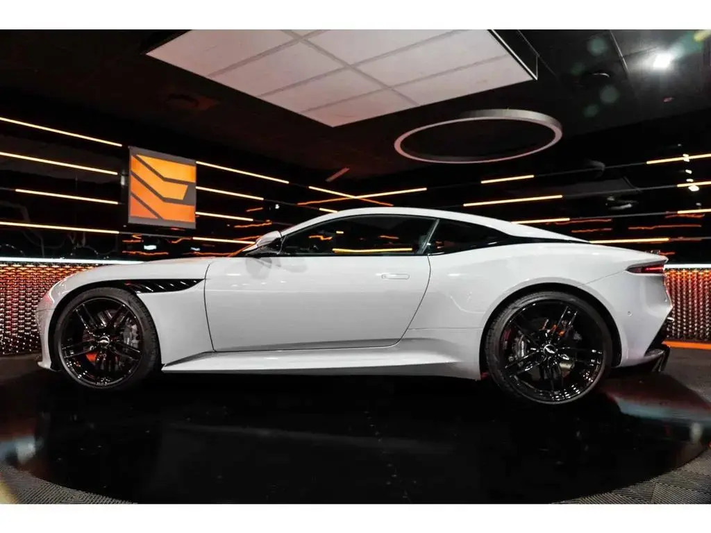 Main__Slider__Photo:Aston Martin DBS Superleggera*2nd hand*Bang & Olufsen 05/2018-1