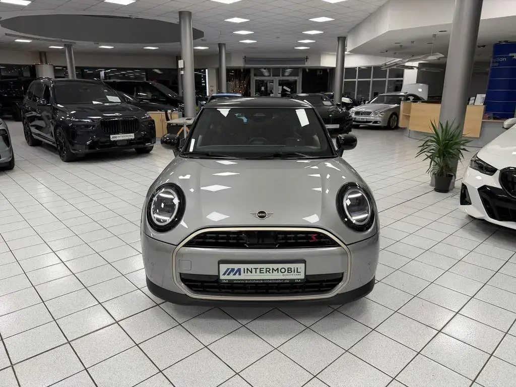 Main__Slider__Photo:MINI Cooper S Favoured Trim*PAK.S*LED*HUD*KEYL*ALARM* 05/2025-1