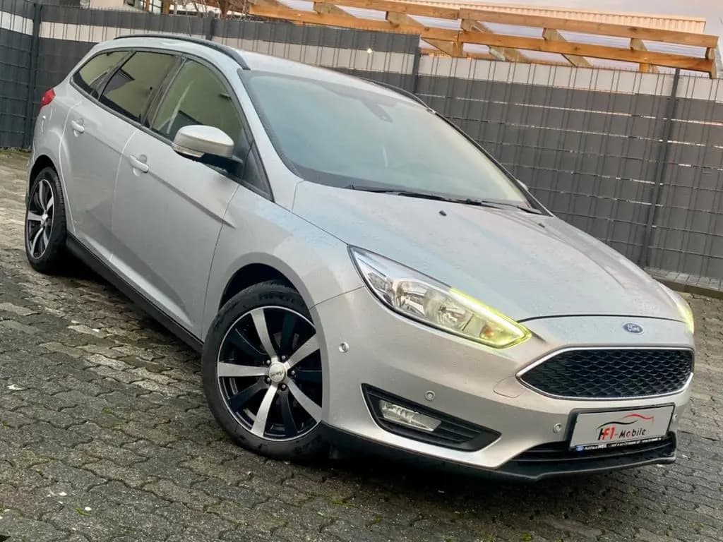 Main__Slider__Photo:Ford Focus Turnier Business Navi Tempomat AHK 09/2016-0