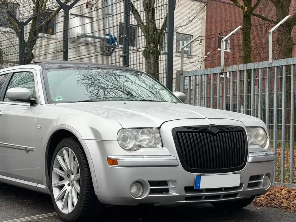 Main__Slider__Photo:Chrysler 300C Touring 3.0 CRD STR Design AHK Navi 09/2009-0