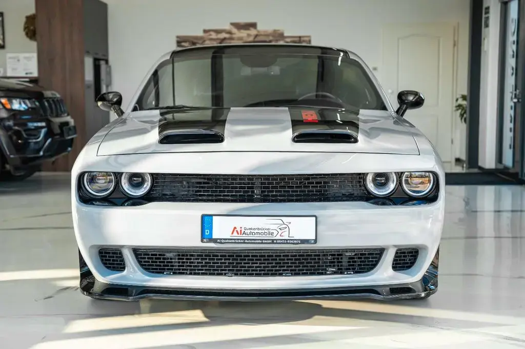 Main__Slider__Photo:Dodge Challenger 5,7 HEMI V8 Leder Kamera 06/2023-1