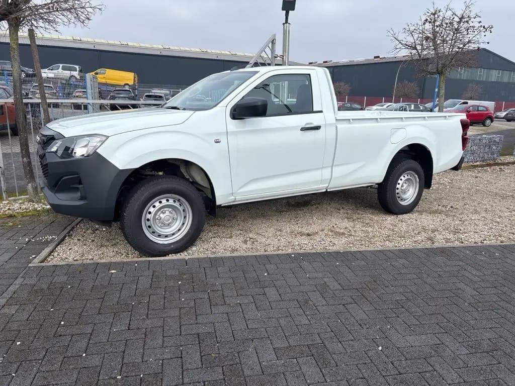 Main__Slider__Photo:Isuzu D-Max 1.9 D SINGLE CAB L 4WD AT MY25 null-0