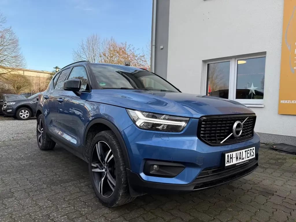 Main__Slider__Photo:Volvo XC40 R Design AWD=Leder-Carplay-Kamera-AHK= 07/2019-0