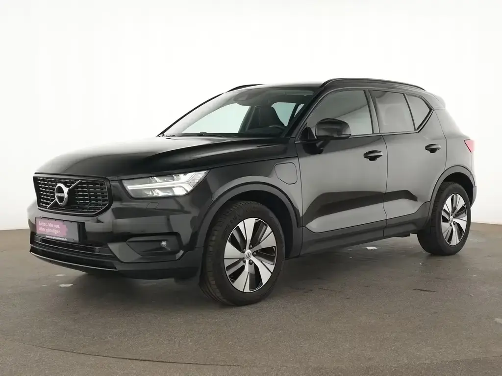 Main__Slider__Photo:Volvo XC40 R Design Winter-Paket|SHZ|Kamera|LED|NAV|PD 03/2021-1