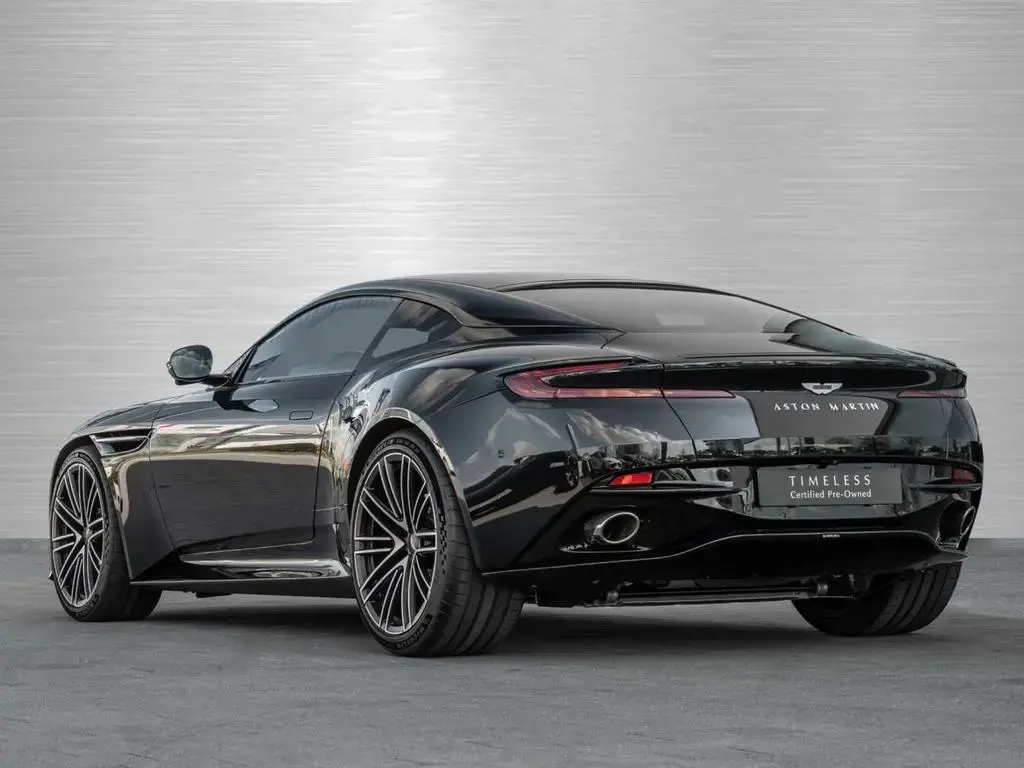Main__Slider__Photo:Aston Martin DB12 V8 Coupe Carbon Ceramic Bremsen 03/2024-1
