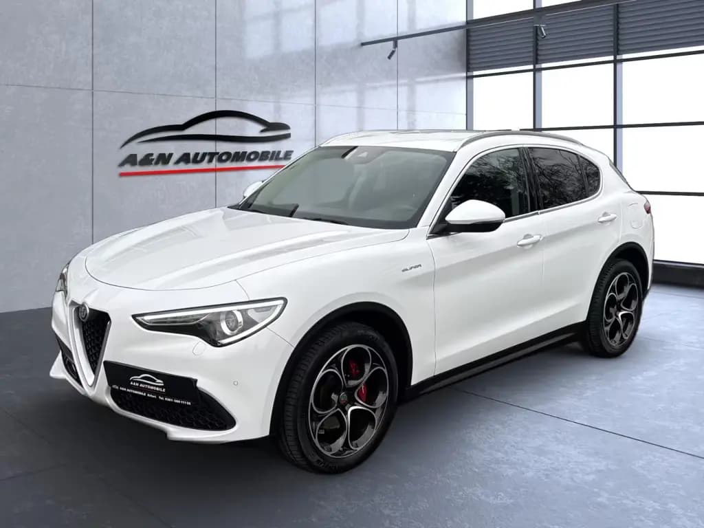 Main__Slider__Photo:Alfa Romeo Stelvio Super Veloce Q4+LEDER+NAVI+XENON+20 Zoll 08/2021-0