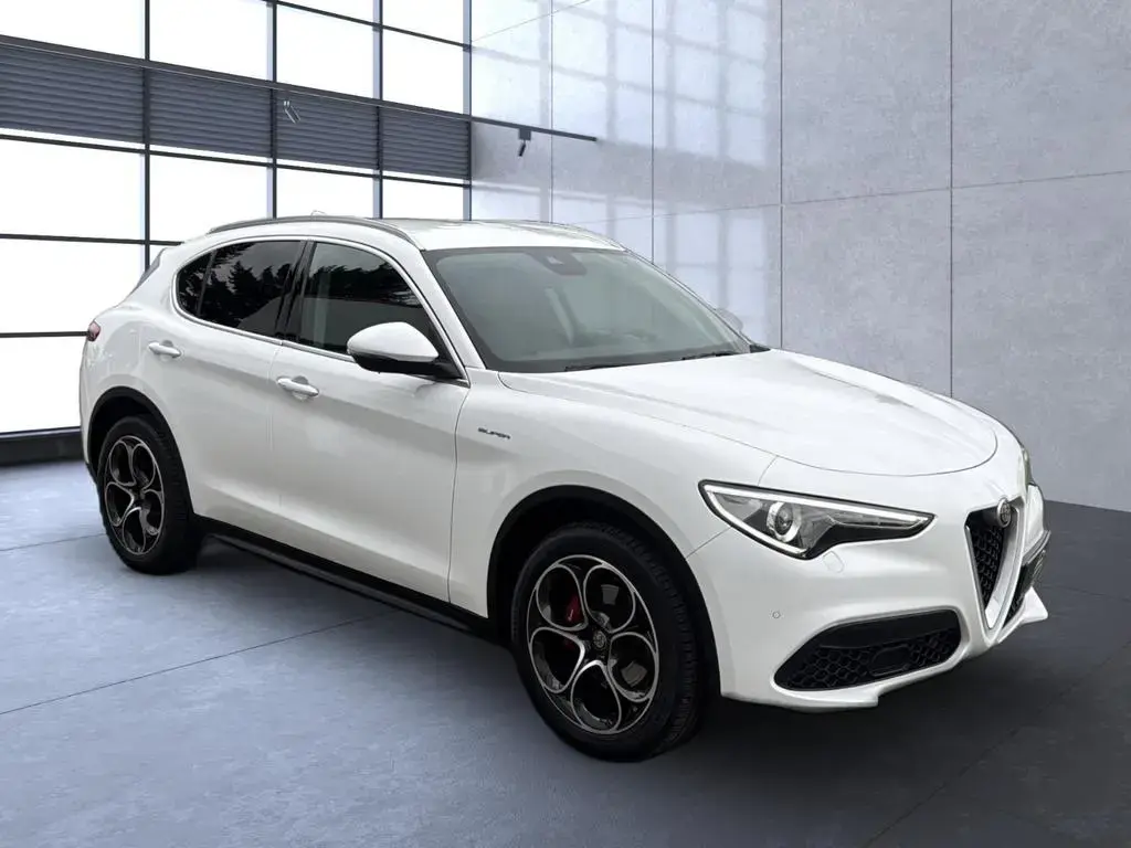 Main__Slider__Photo:Alfa Romeo Stelvio Super Veloce Q4+LEDER+NAVI+XENON+20 Zoll 08/2021-1
