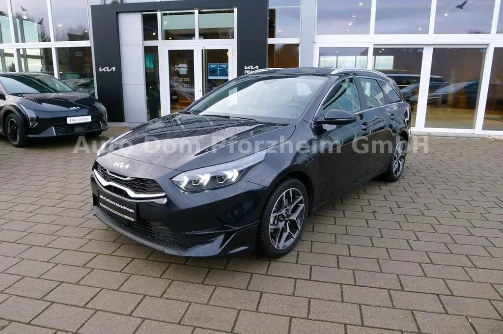 Main__Slider__Photo:Kia Ceed SW 1,5T DCT Spirit /UVO/NAVI 11/2024-0