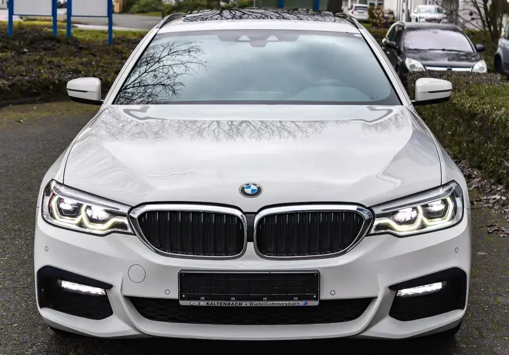 Main__Slider__Photo:BMW 5 Series 540d xDrive M-PAKET*LEDER*LED*PANO*KAMERA*AHK* 04/2018-1