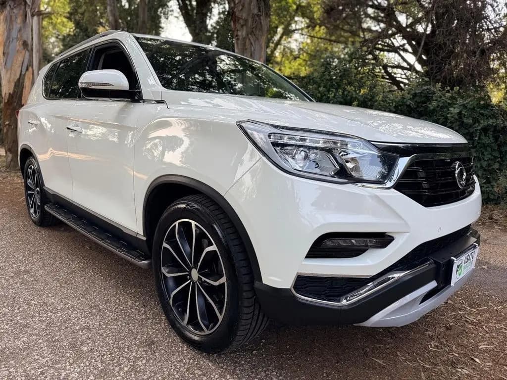 Main__Slider__Photo:Ssangyong Rexton 2.2d 181cv 4WD 4x4 Gancio Train 01/2019-0
