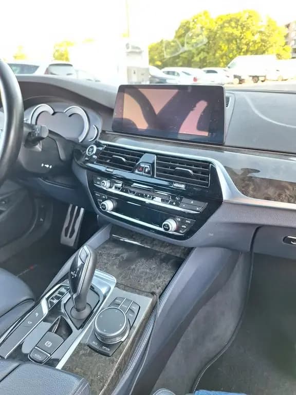 Main__Slider__Photo:BMW 5 Series 520d Touring A - M paket - Nachtblau 06/2018-0