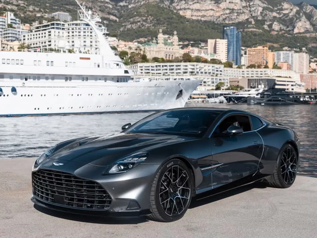 Main__Slider__Photo:Aston Martin Vanquish 01/2025-0