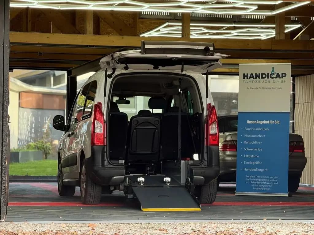 Main__Slider__Photo:Citroën Berlingo XTR Behindertengerecht-Rampe 06/2010-0