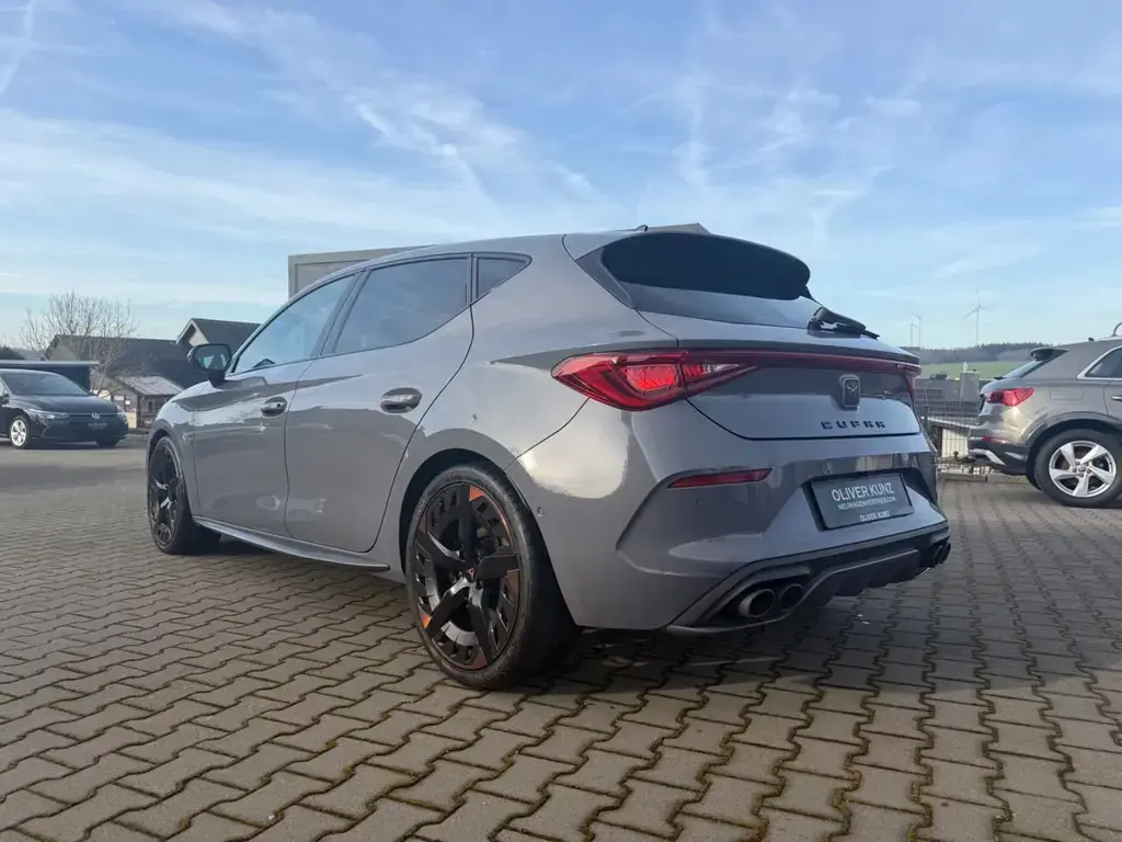 Main__Slider__Photo:Cupra Leon VZ Beats 19" Winter Kamera Beats 11/2021-1