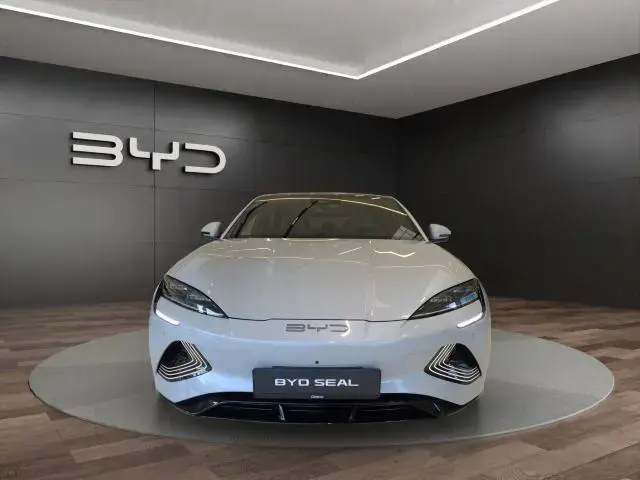 Main__Slider__Photo:BYD SEAL Design 230kW Reichweite 570km Panoramadach null-1