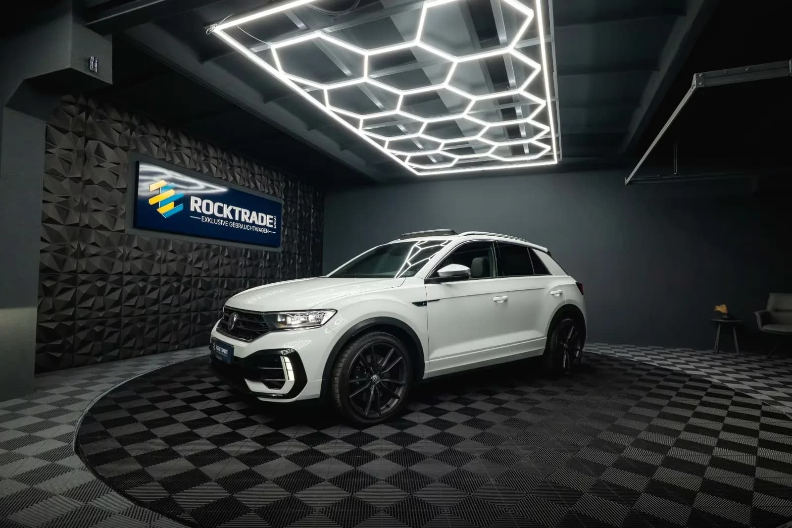 Main__Slider__Photo:Volkswagen T-Roc R 4Motion 07/2020-0
