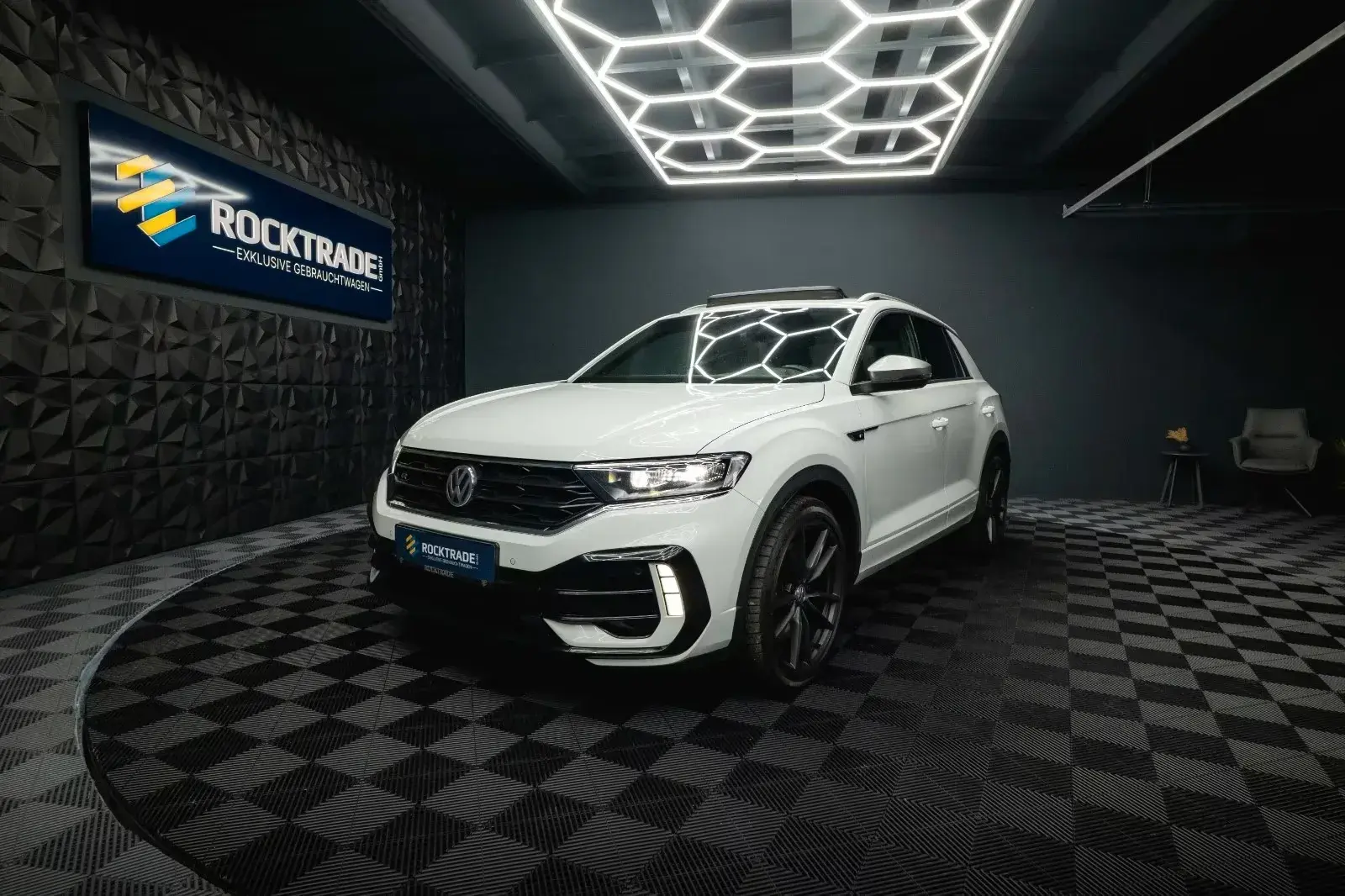 Main__Slider__Photo:Volkswagen T-Roc R 4Motion 07/2020-1