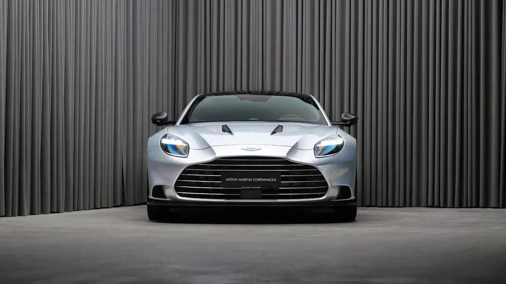Main__Slider__Photo:Aston Martin Vanquish 10/2024-0