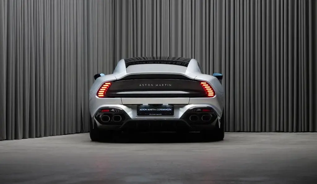 Main__Slider__Photo:Aston Martin Vanquish 10/2024-1