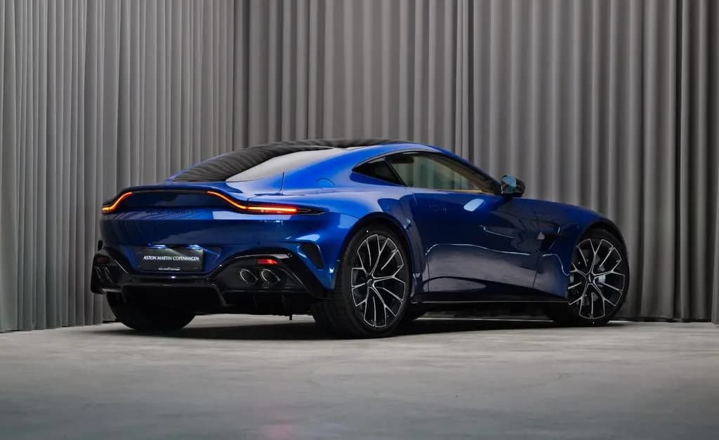 Main__Slider__Photo:Aston Martin Vantage Coupe null-0