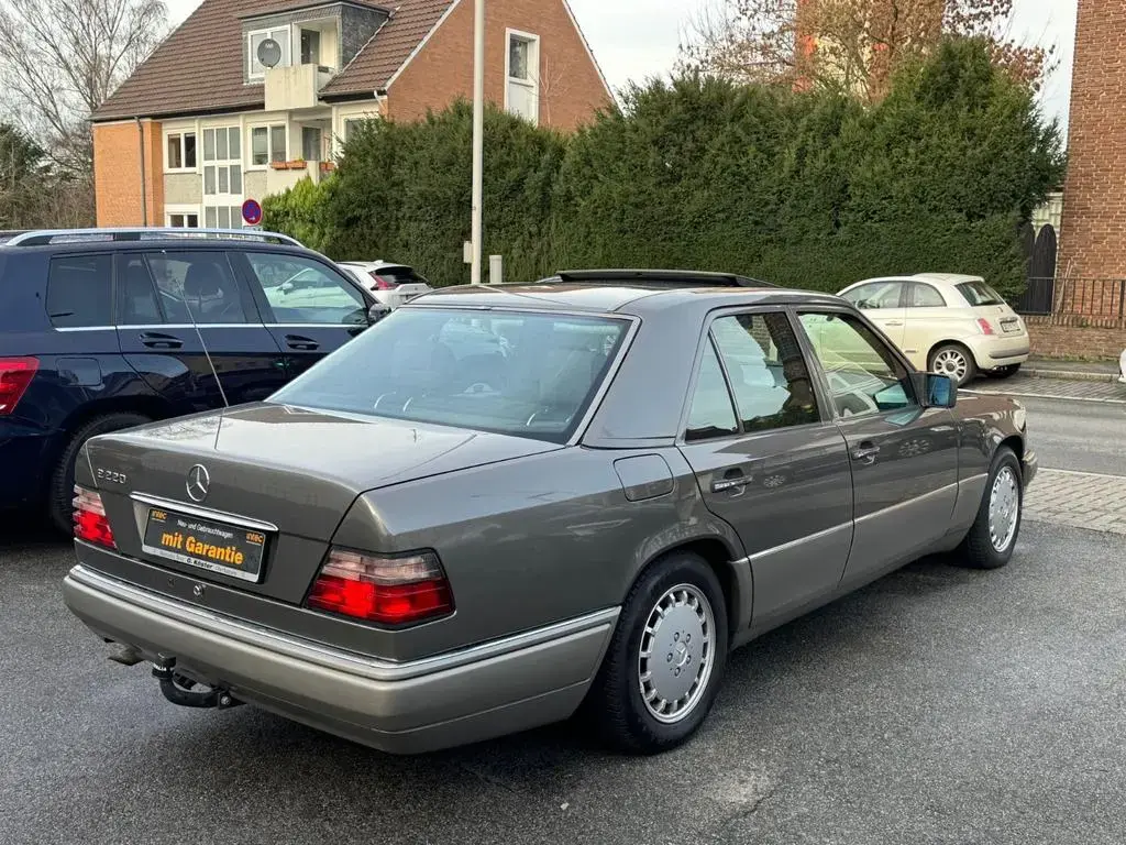 Main__Slider__Photo:Mercedes-Benz E 220 W124 AUTOMATIK,H-ZULASSUNG,TÜV BIS 03-27 06/1994-1