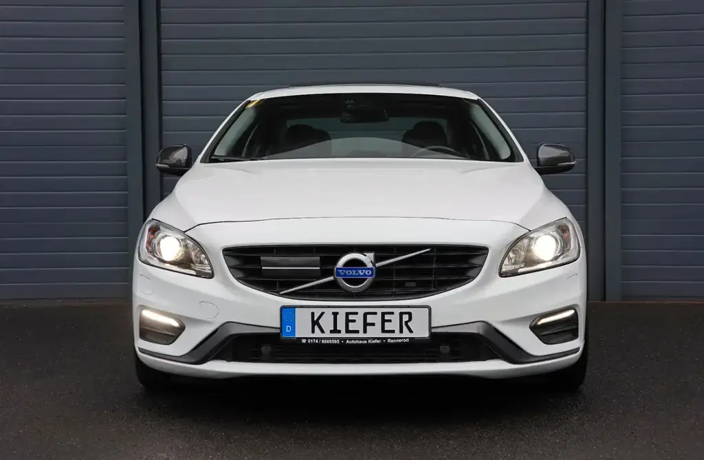 Main__Slider__Photo:Volvo S60 3.0L T6 AWD R-DESIGN/ACC/4xSHZ/LHZ/KAMERA/19 07/2014-1