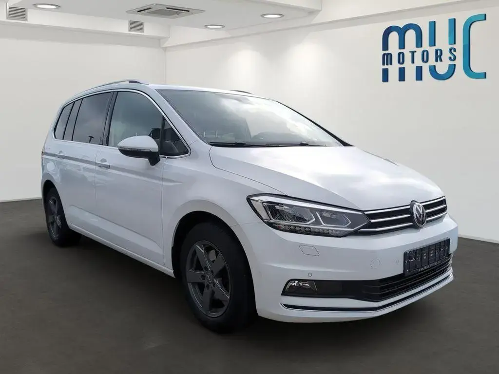 Main__Slider__Photo:Volkswagen Touran 09/2017-1