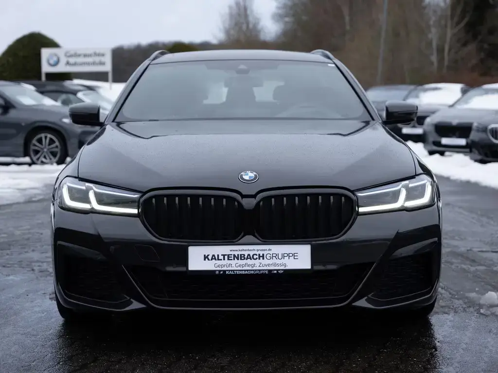 Main__Slider__Photo:BMW 5 Series d Touring xDrive M-Sport PANO HUD LASER W-LAN 06/2022-1