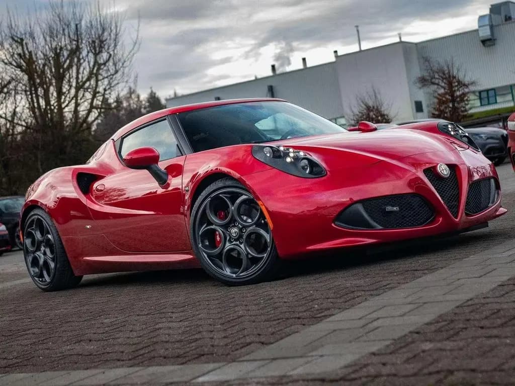 Main__Slider__Photo:Alfa Romeo 4C 4C*RossoComp.*KW*Bastuck*ECU*Alcantara 04/2016-0