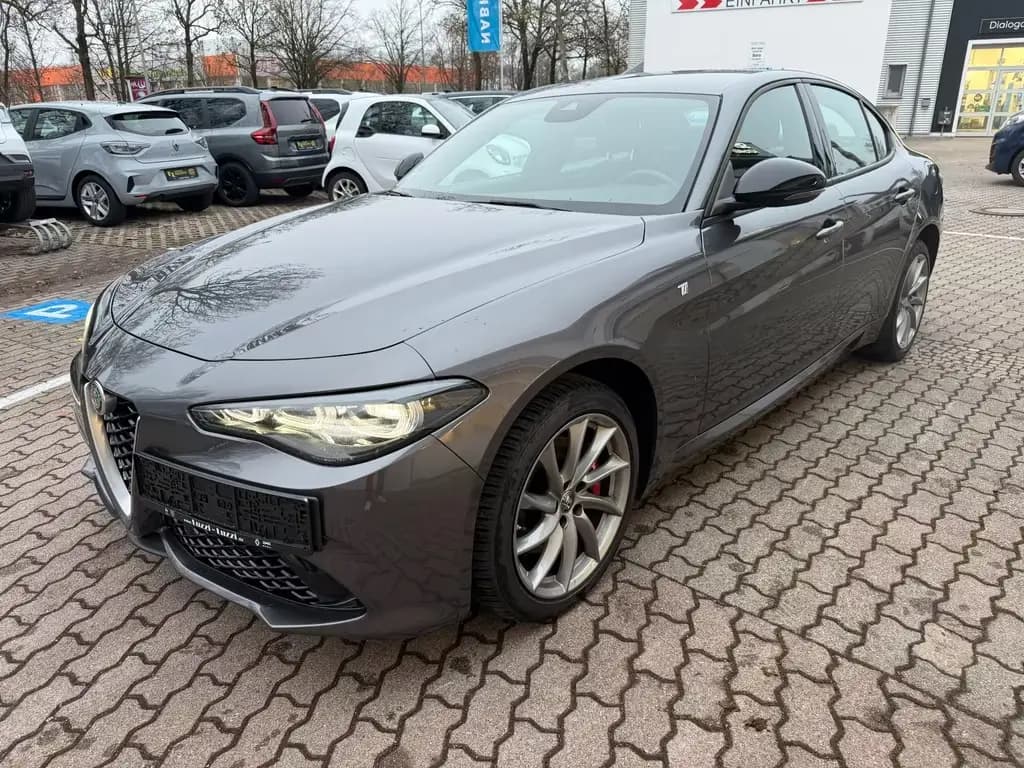 Main__Slider__Photo:Alfa Romeo Giulia Ti Q4*SHZ*NAVi*Kamera* 11/2024-0