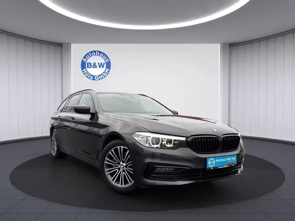 Main__Slider__Photo:BMW 5 Series 520 i Sport Line*PANO*LIVE*SHZ*LED* 01/2020-0