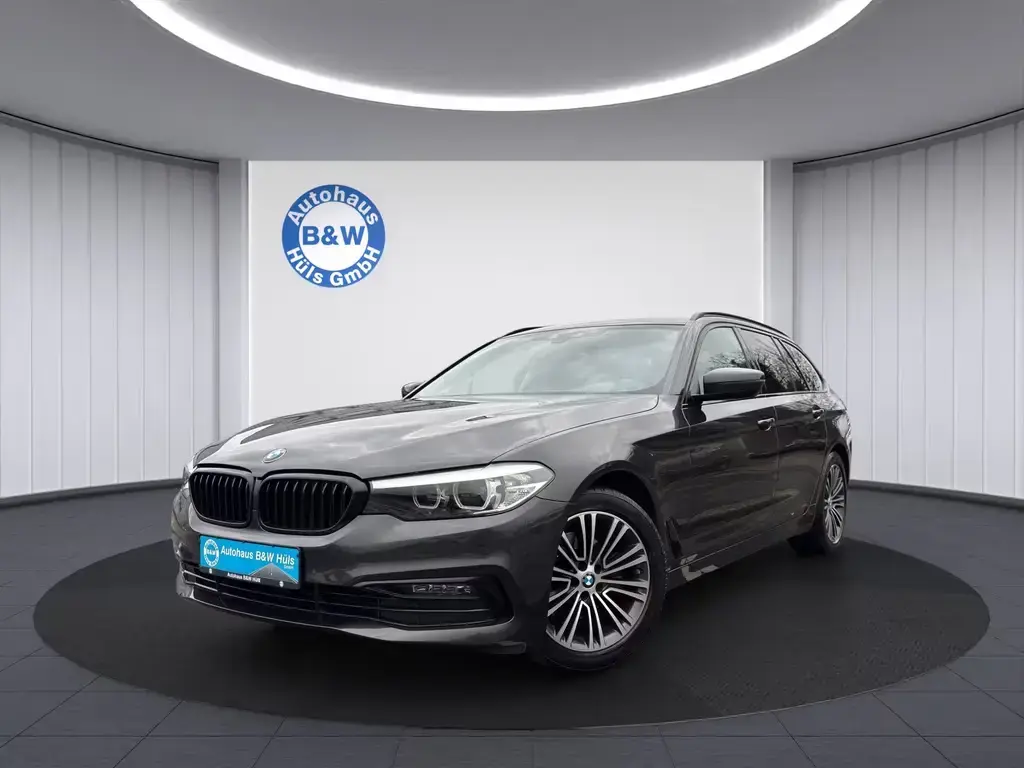 Main__Slider__Photo:BMW 5 Series 520 i Sport Line*PANO*LIVE*SHZ*LED* 01/2020-1