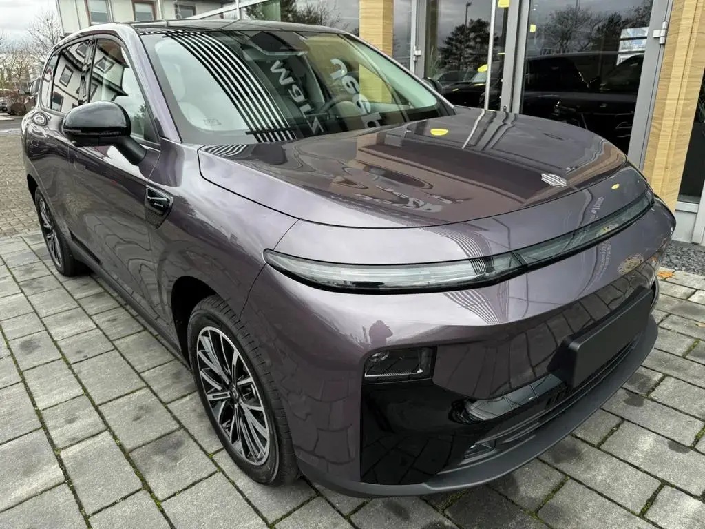 Main__Slider__Photo:Leapmotor B10 160 kW BEV Design Pro Max Leder met. eFH ZV 12/2025-1