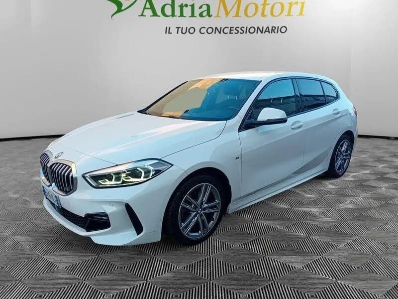 Main__Slider__Photo:BMW Serie 1 118d 5p. Msport 01/2022-0
