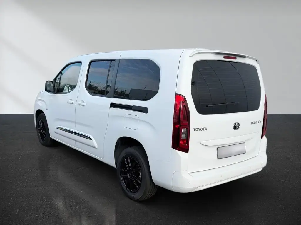 Main__Slider__Photo:Toyota Proace City Verso 1.2 L2 Team D 7 Sitzer APP ... 10/2022-1