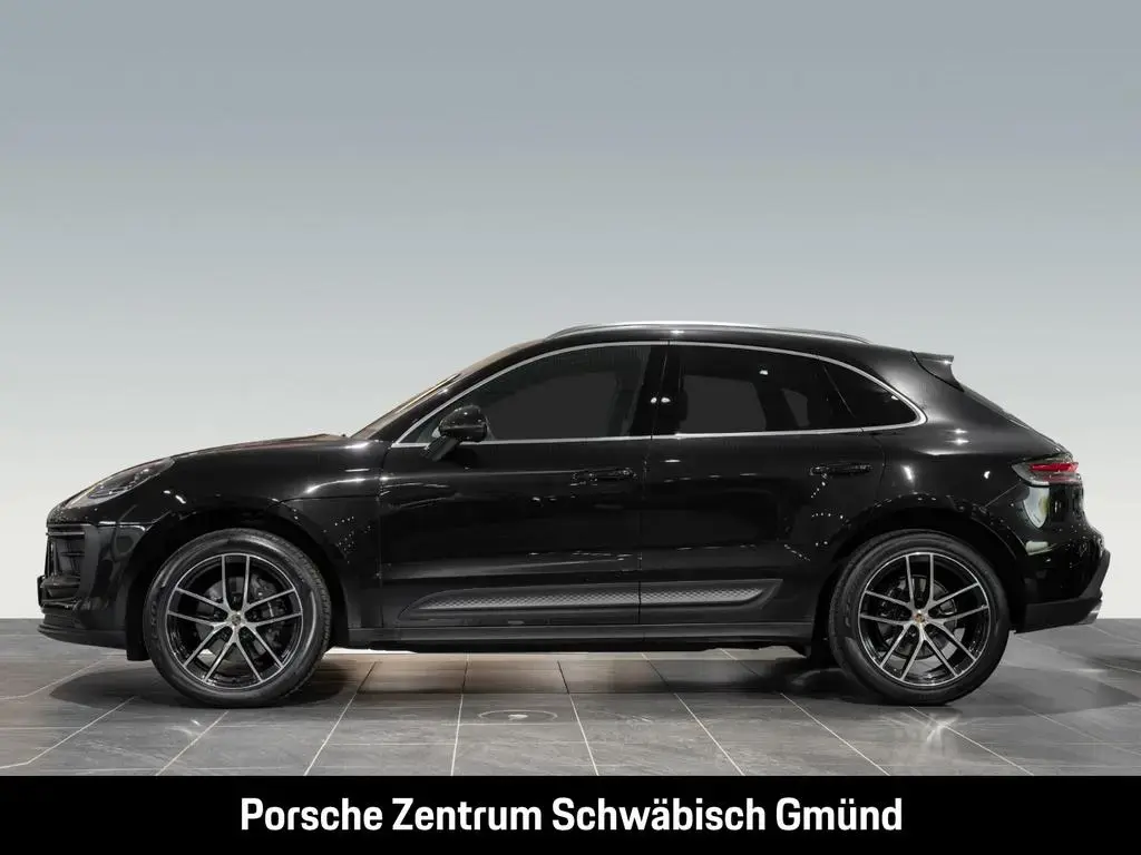 Main__Slider__Photo:Porsche Macan Surround-View BOSE Luftfederung 20-Zoll 05/2024-1