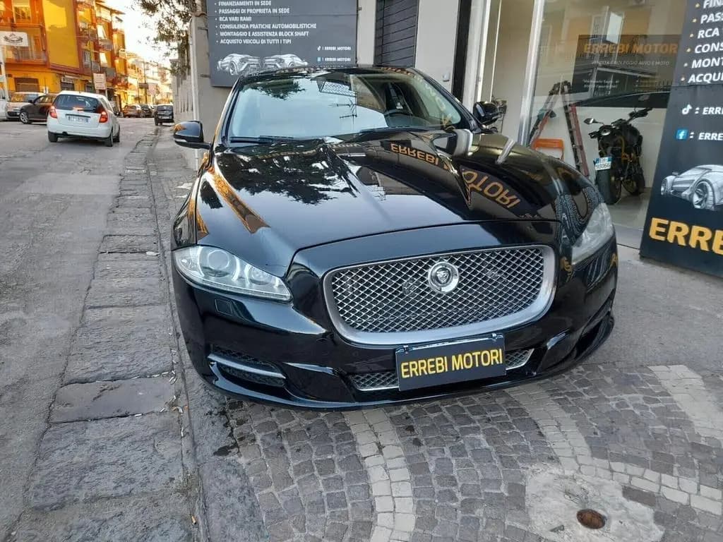 Main__Slider__Photo:Jaguar XJ 3.0D V6 Premium Luxury 10/2010-0