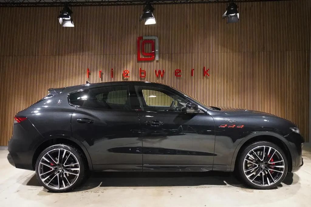 Main__Slider__Photo:Maserati Levante 3.8 V8 Trofeo*Pano*Bow&Wilk*22"*Carbon* 04/2022-0