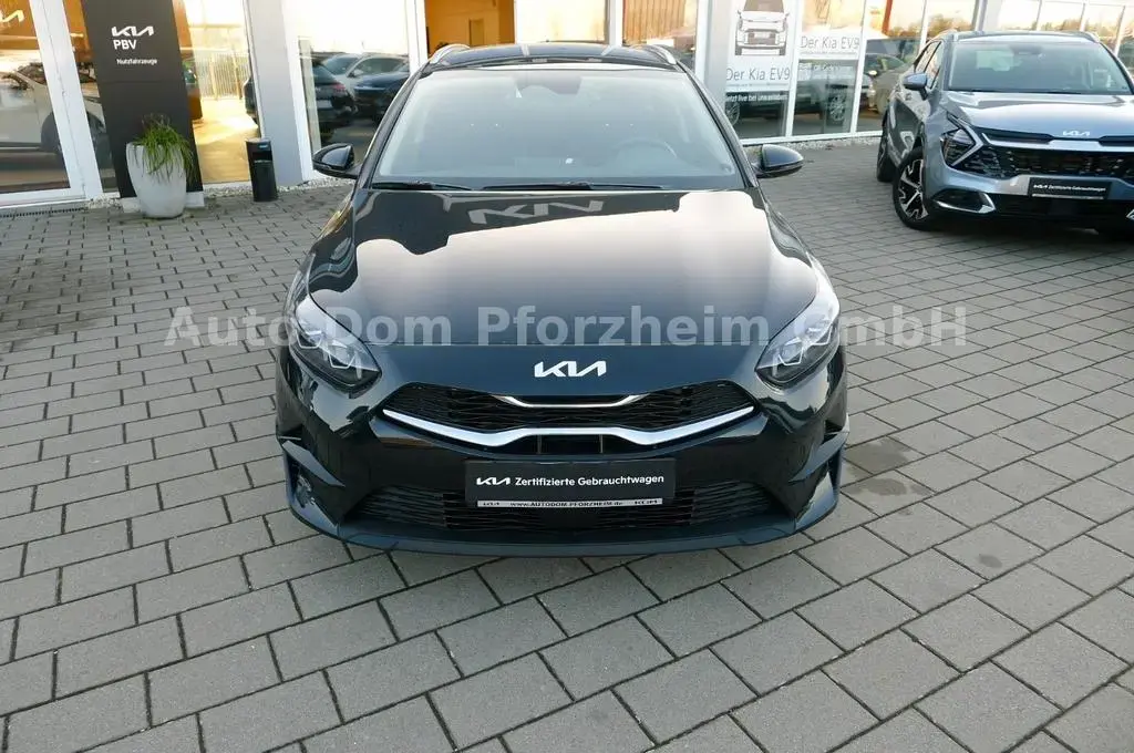 Main__Slider__Photo:Kia Ceed SW 1,5T DCT Spirit /UVO/NAVI/LED 05/2025-1