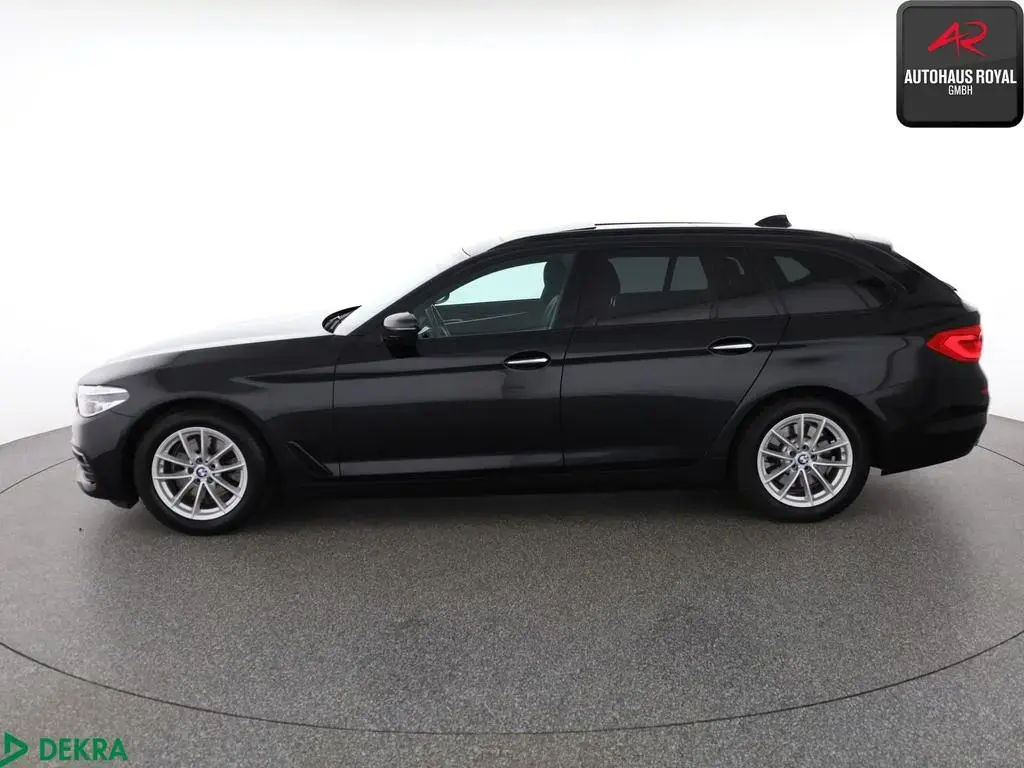 Main__Slider__Photo:BMW 5 Series 520 i T EXKLUSIV PANO,HUD,NAVIPROF,KEYLESSGO,SH 08/2018-1