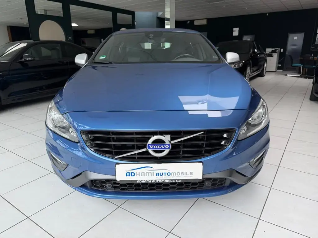 Main__Slider__Photo:Volvo V60 D4 R Design Automatik NAVI SHZ PDC 18 ZOLL 12/2017-1