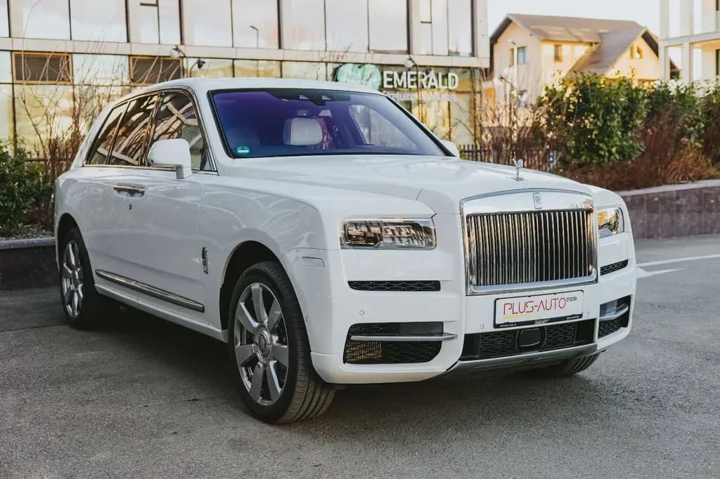 Main__Slider__Photo:Rolls-Royce Cullinan 05/2023-0