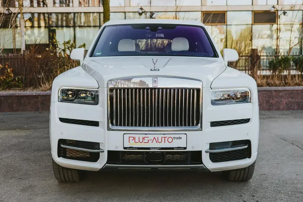Main__Slider__Photo:Rolls-Royce Cullinan 05/2023-1